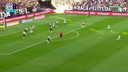 Aos 33 min do 1º tempo - chute de fora da area bloqueado de Thiaguinho do Juventude contra o Corinthians