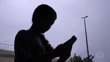 MEC prepara PL para banir uso de celulares nas escolas