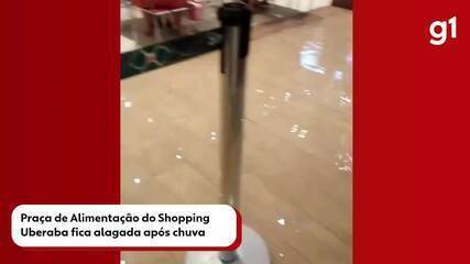 Praça de Alimentação do Shopping Uberaba fica alagada após chuva