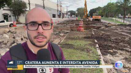 Cratera aumenta e interdita a Avenida Gastão Vidigal, em São Paulo