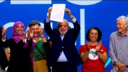 Sociedade civil entrega declaração final do G20 Social ao presidente Lula