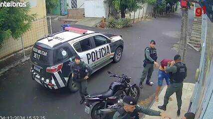 Jovem é agredido por policial militar durante abordagem em Sobral, no Ceará.