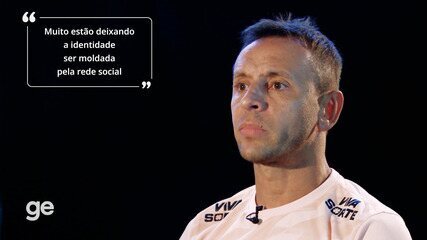 "Estão deixando a identidade ser moldada pela rede social", diz Rafinha