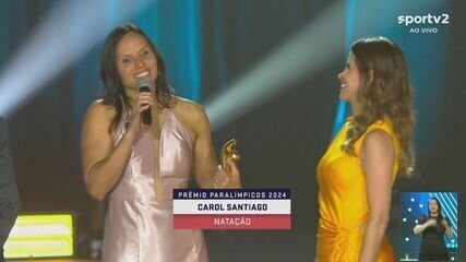 Nadadora Carol Santiago vence troféu de Melhor do Ano feminino no Prêmio Paralímpicos 2024