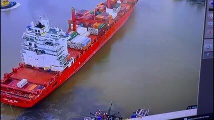 Cabos de navio se rompem em Porto de Itajaí e embarcação fica solta em rio de SC; VÍDEO