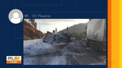 Motorista de carreta morre após o veículo tombar na BR-101