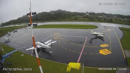 Vídeo mostra avião taxiando e decolando do Aeroclube de Canela pouco antes da queda