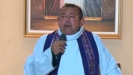 Padre critica 'troca' de Jesus por papai noel no Natal: 'tirou de cena o aniversariante'