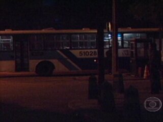 Transmissão ao vivo das imagens do sequestro do ônibus 174 no RJTV 2ª edição, 12/06/2000.