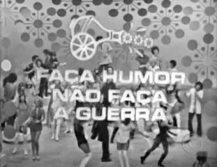 Abertura do programa 'Faça Humor, Não Faça Guerra' (1970).