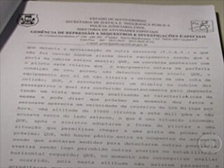 O repórter Eduardo Faustini divulga detalhes de documentos da Polícia Civil, com depoimentos dos envolvidos no acidente com o avião da Gol, Fantástico, 08/10/2006.