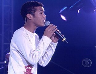 Na etapa final, Marcus Vinícius é o vencedor e canta “Ponteio”, de Edu Lobo.