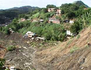 Reportagem de André Luiz Azevedo sobre a ocupação irregular do Morro do Bumba, cujas casas foram erguidas sobre um antigo lixão. Jornal Nacional, 08/04/2010.