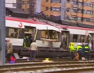 Reportagem do correspondente Caco Barcellos sobre a explosão de bombas em estações de metrô em Madri, na Espanha, Bom Dia Brasil, 11/03/2004.