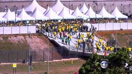 Torcedores de todo mundo se preparam para a abertura da Copa do Mundo. Jornal Hoje, 12/06/2014