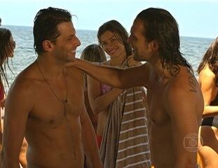 'Flor do Caribe' (2013): Alberto (Igor Rickli), Ester (Grazi Massafera) e Cassiano (Henri Castelli) se reencontram