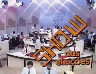 Sergio Chapelin e Carlos Monforte apresentam a parcial de votos apurados para governador e senador, nos estado do Brasil, Show das Eleições, 18/11/1982.