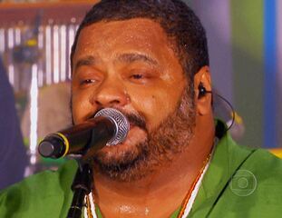 Arlindo Cruz interpreta “Bagaço da Laranja”, de Zeca Pagodinho.