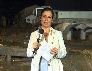 Renata Vasconcellos ancora o 'Jornal Nacional', ao vivo, de Teresópolis, uma das cidades mais atingidas pelas chuvas na Região Serrana do Rio de Janeiro e mostra um resgate impressionante. Jornal Nacional, 13/01/2011