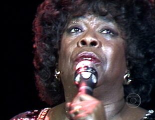 Trecho da apresentação da cantora Sarah Vaughan na 2ª edição do Free Jazz Festival.