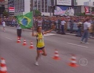 Reportagem de Mauro Naves sobre a Corrida de São Silvestre de 1995, vencida pela brasileira Carmem Oliveira, Globo Esporte, 01/01/1996.