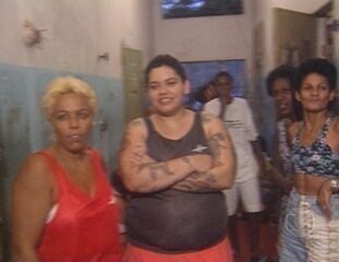 Primeiro bloco do Globo Repórter com reportagens de Ilze Scamparini mostra a vida das detentas na penitenciária feminina Talavares Bruce, Globo Repórter, 20/10/1995.)