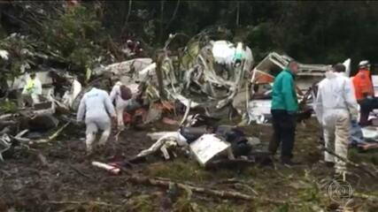 Reportagem de Marcos Uchoa sobre os trabalhos de resgate dos corpos das vítimas do acidente aéreo com o time da Chapecoense em região de difícil acesso na Colômbia, Jornal Nacional, 29/11/2016.