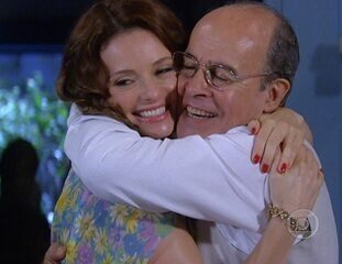 Cena em que Joaquim (Osmar Prado) se rende aos encantos de Matilde (Rita Guedes).