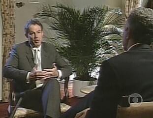 Primeiro-ministro britânico Tony Blair concede entrevista exclusiva ao jornalista William Waack, Jornal da Globo, 31/07/2001.