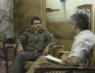 Reportagem de Renato Machado e imagens de Toninho Marins sobre as regiões em situação de guerrilha na América Central e entrevista exclusiva com Daniel Ortega. Globo Repórter, 22/09/1983.