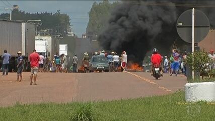 Protesto de caminhoneiros contra alta do diesel para trânsito em todo o país. Eles protestavam contra impostos do preço do diesel e reajustes constantes, que são parte da política de preços de combustíveis da Petrobras  . 'Jornal Nacional', 21/05/2018