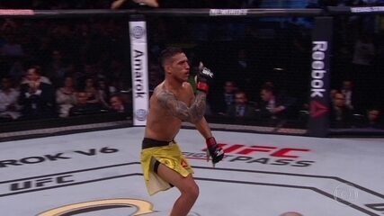 Charles do Bronx vence Christos Giagos por finalização no UFC São Paulo