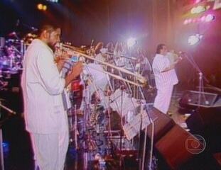 Tim Maia canta “Descobridor dos Mares” durante show realizado no Hotel Nacional, no Rio de Janeiro. Exibido em 31/03/1989.