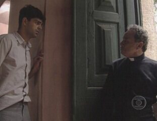 Cena em que Delfino (Eduardo Moscovis) confessa a Padre Estevão (Stênio Garcia) ter matado Dona Emerenciana (Yara Cortes).