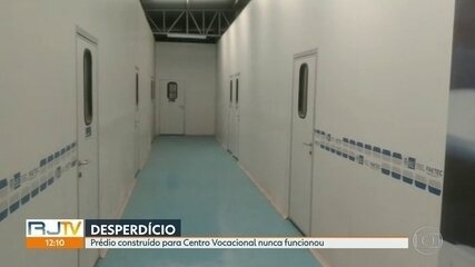 Prédio onde deveria funcionar um Centro Vocacional Tecnológico está pronto há 5 anos