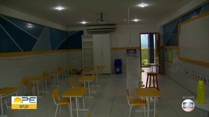 Escolas particulares retomam aulas presenciais dos anos finais do ensino fundamental