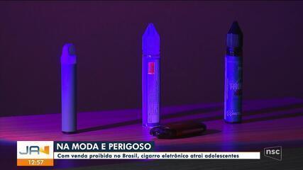 Cigarro eletrônico atrai adolescentes em SC