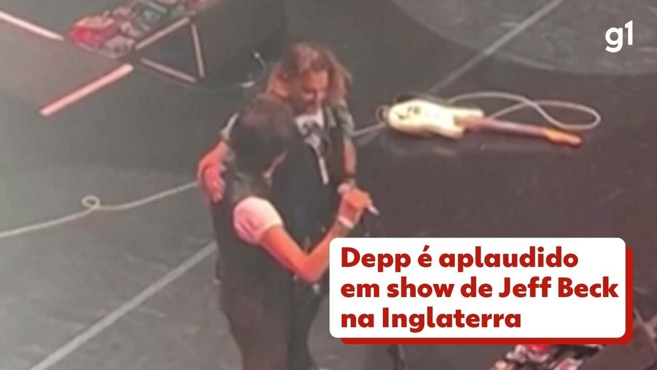 Johnny Depp é aplaudido em show de Jeff Beck na Inglaterra