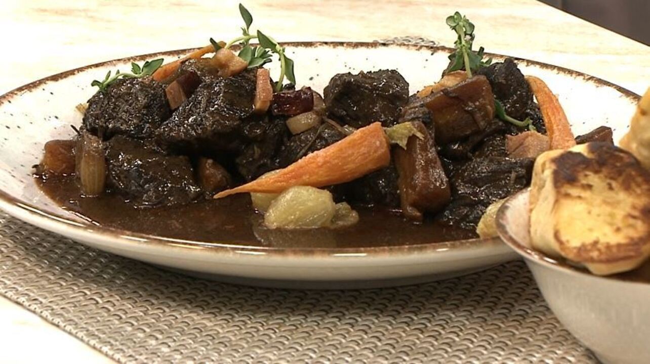 Culinária #013: Aprenda a fazer um boeuf bourguignon