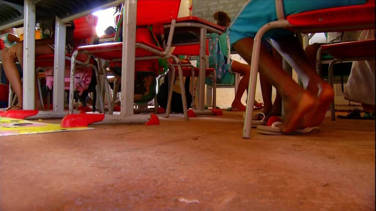 Escola com furos no teto e sem banheiro: quilombolas enfrentam dificuldades para estudar