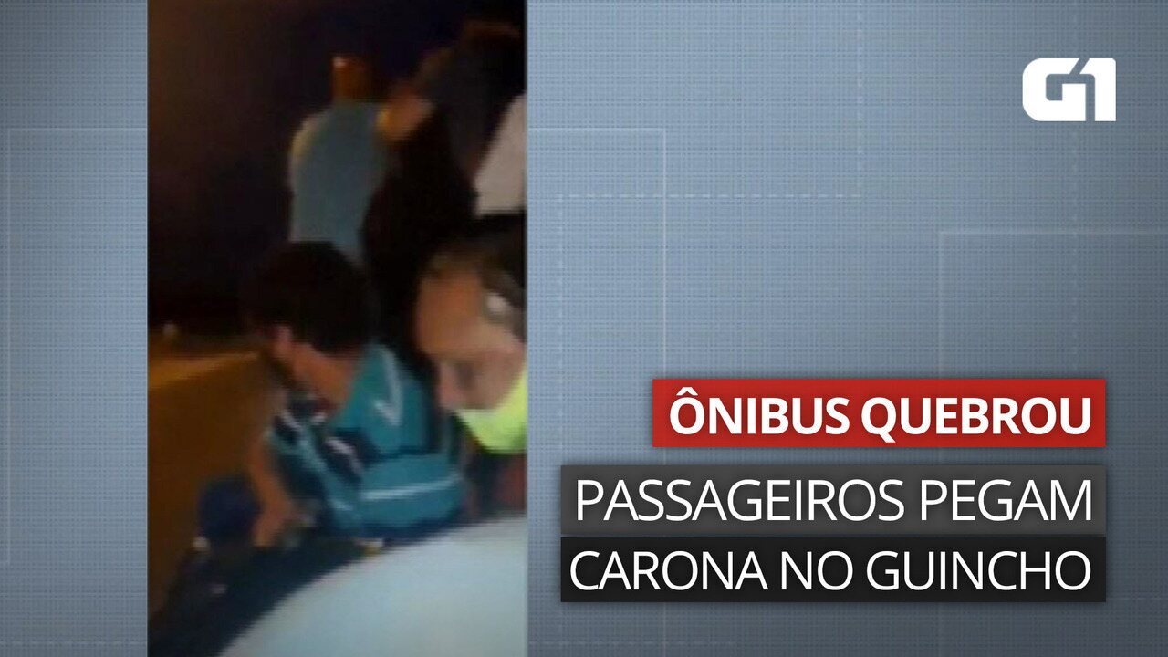 VÍDEO: Imagens mostram passageiros do BRT pegando 'carona' em guincho, na Zona Oeste do Rio