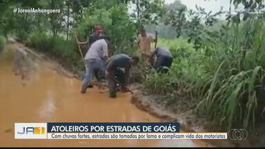 Com chuvas fortes, estradas são tomadas por lama e complicam vida dos motoristas em Goiás - Goinfra informou que equipes estão nas rodovias dando suporte aos moradores.