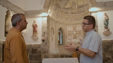 O Início: De Discípulo A Mestre - Rodrigo percorre os locais por onde Jesus passou no início de sua pregação e visita um sítio arqueológico que revela pistas sobre a relação do ser humano com o divino.