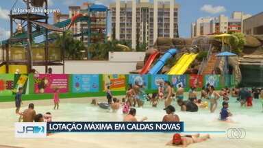 Lotação máxima em Caldas Novas para o Revéillon - Hotéis e parques aquáticos estão cheios de turistas pra passar a virada do ano.