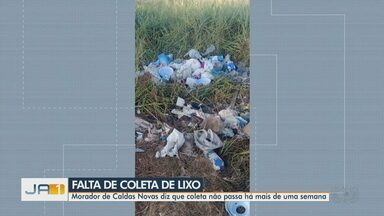 Morador de Caldas Novas reclama sobre falta de coleta de lixo - Telespectador do telejornal disse que os lixos não são recolhidos há mais de uma semana.