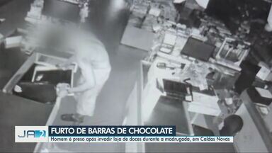 Homem é preso suspeito de furtar barras de chocolate em Caldas Novas - Homem invadiu uma loja de madrugada e furtou barras de chocolate.