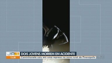 Jovens morrem em acidente de trânsito, em Pirenópolis - Caminhonete caiu em uma represa na zona rural de Pirenópolis.