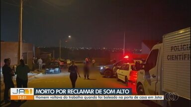 Homem é morto por reclamar de som alto, em Jataí - Vítima voltava do trabalho quando foi baleado na porta de casa.