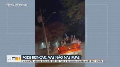 Armas de gel usadas em 'guerra' que assustou moradores são apreendidas - Brincadeira aconteceu em bairros de Goiânia.