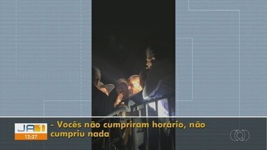 Confusão é registrada no show de Lauana Prado - Cantora e prefeito de Abadiânia discutiram por atraso para início do show.